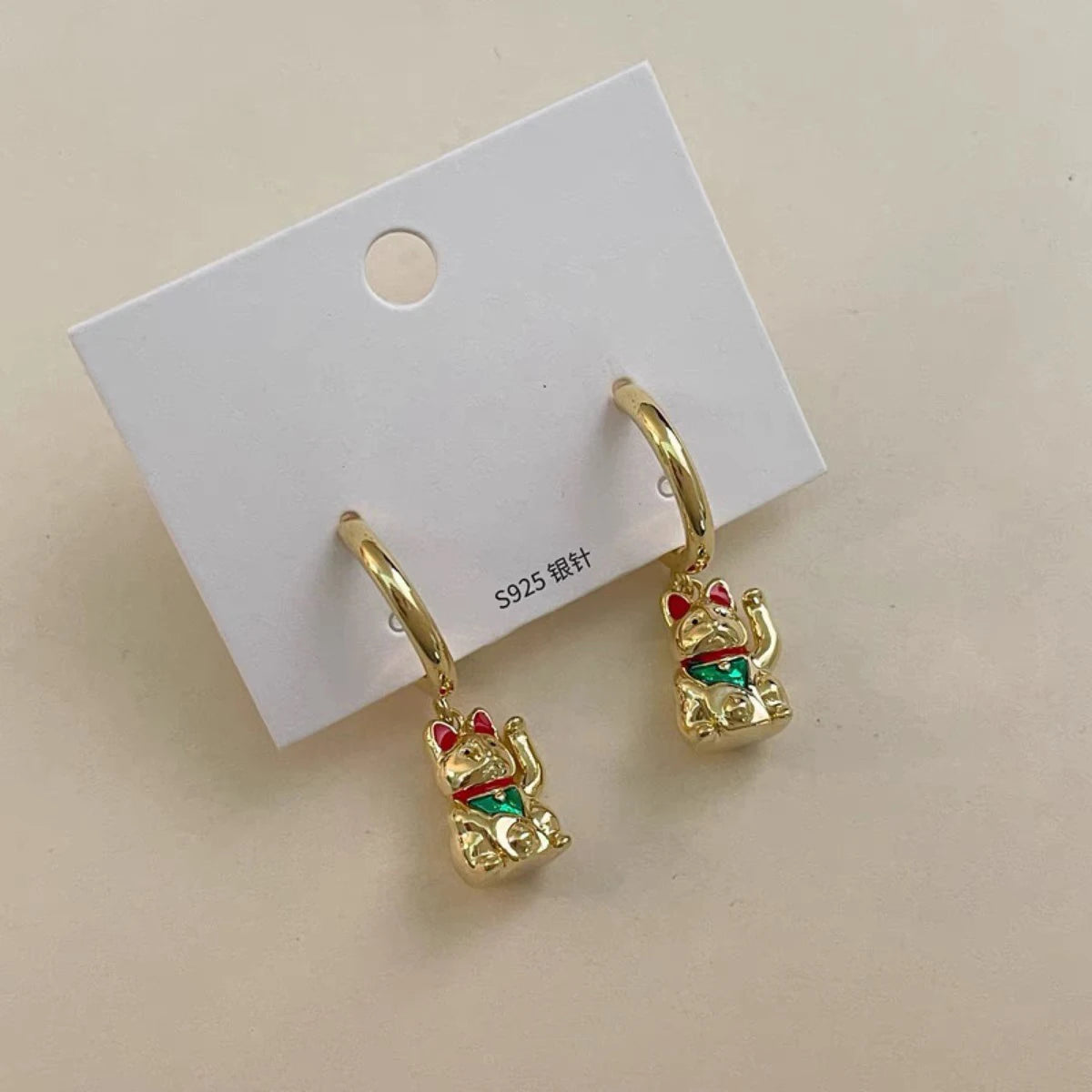 Boucle d'oreille Maneki Neko doré