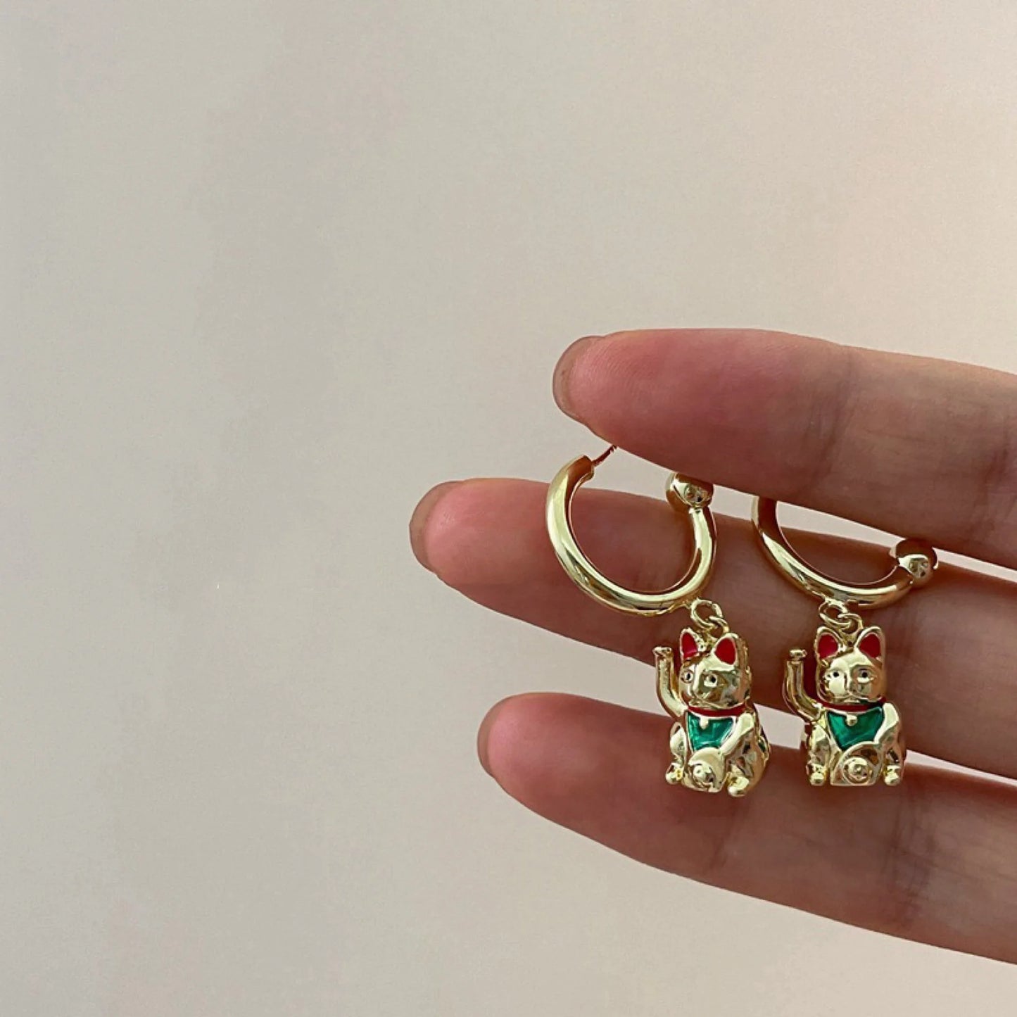 Boucle d'oreille Maneki Neko doré