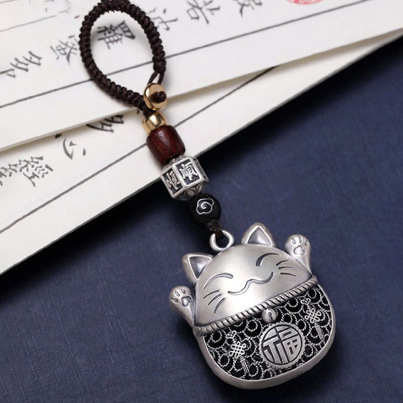 Amulette Maneki Neko argentée