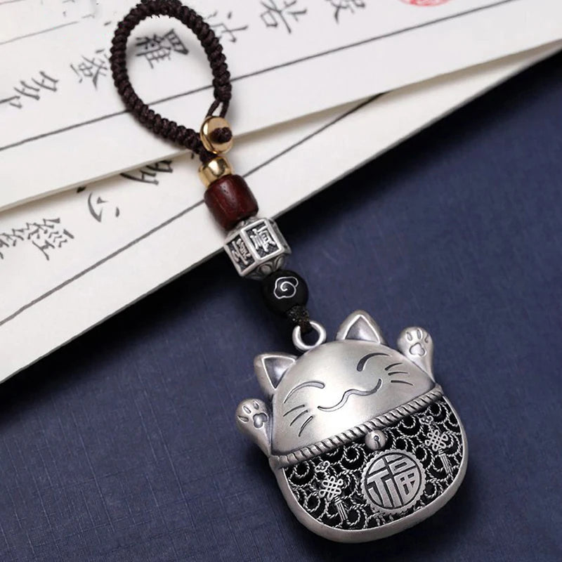 Amulette Maneki Neko argentée
