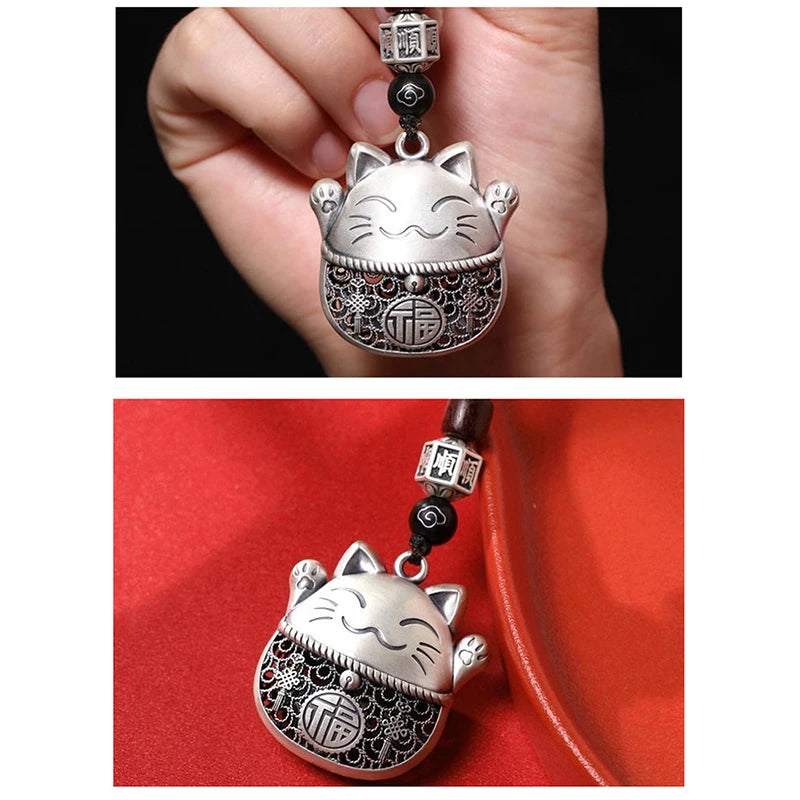 Amulette Maneki Neko argentée