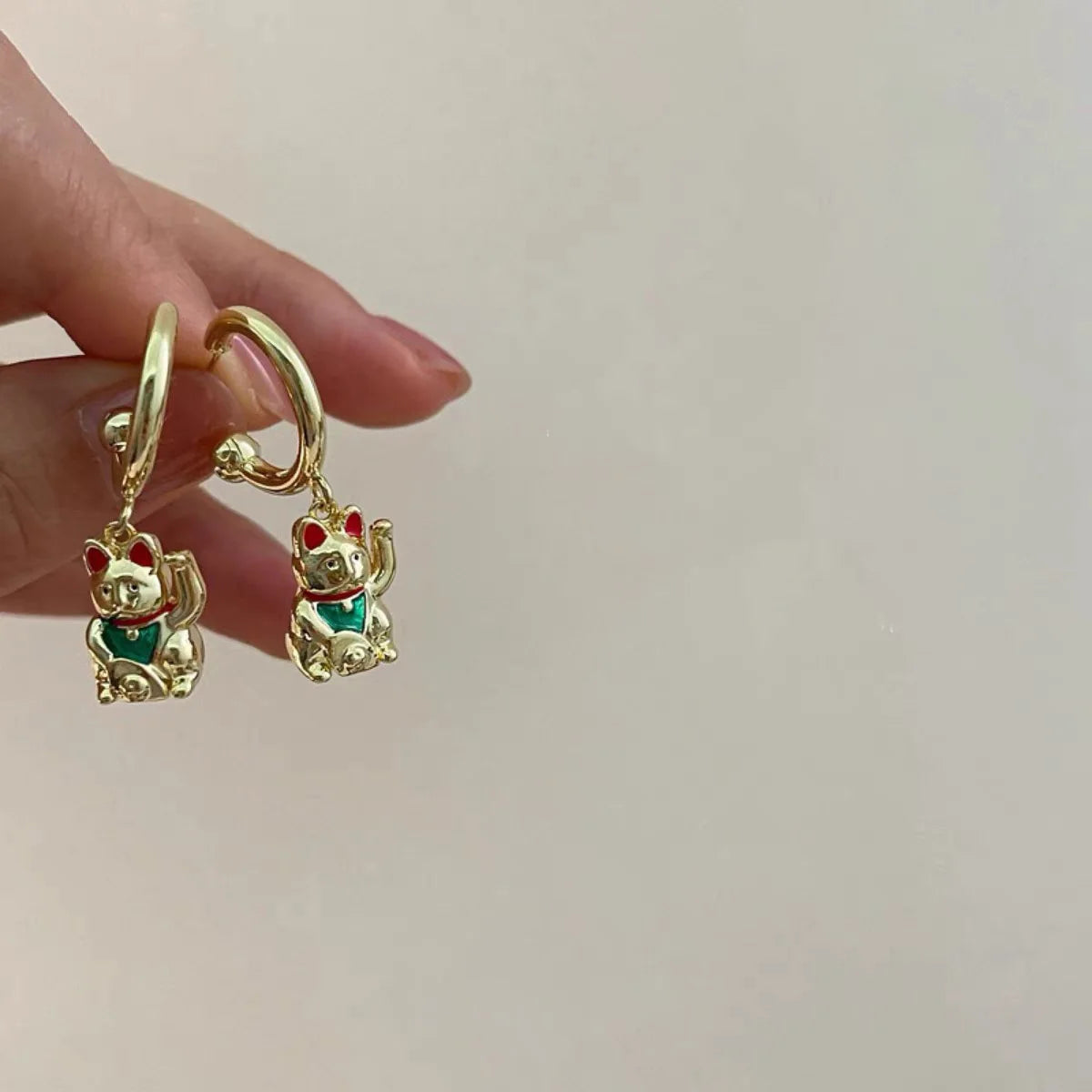 Boucle d'oreille Maneki Neko doré