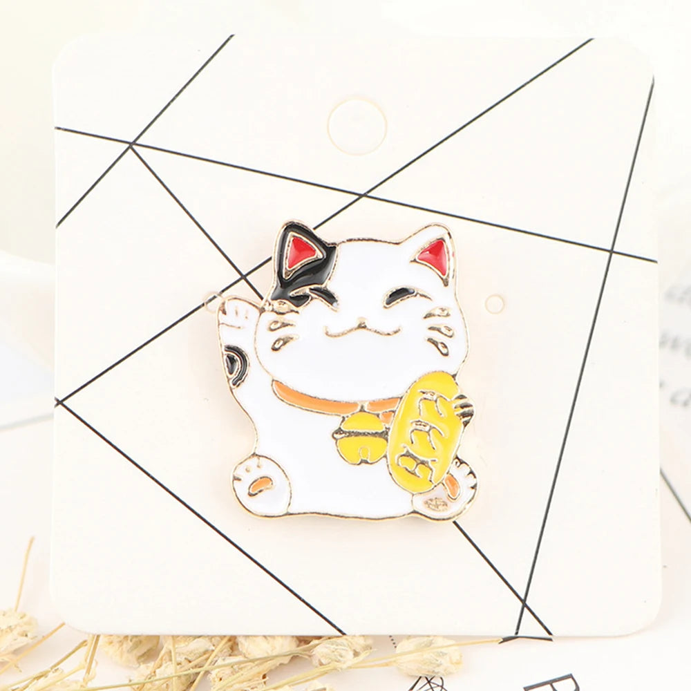 Pins Maneki Neko noir patte gauche